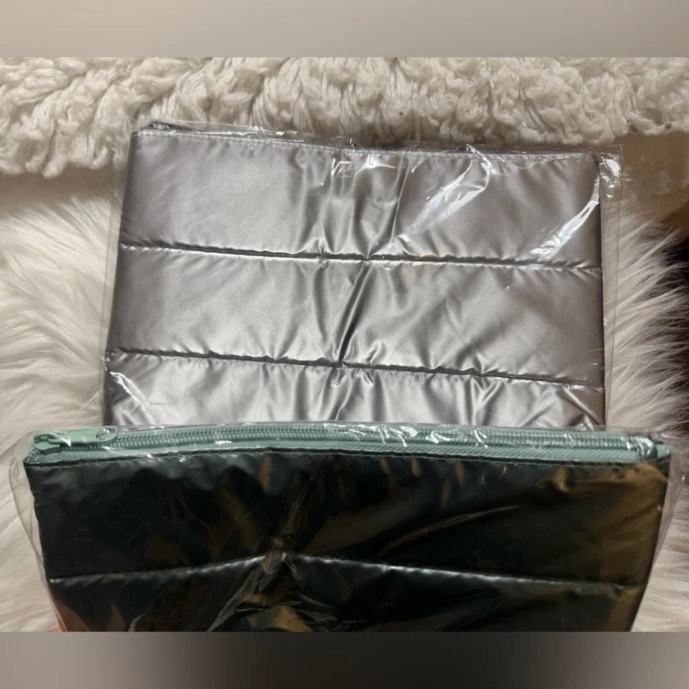 (2) quilted travel make up bags - Silver & Green - NWT 🩶💚